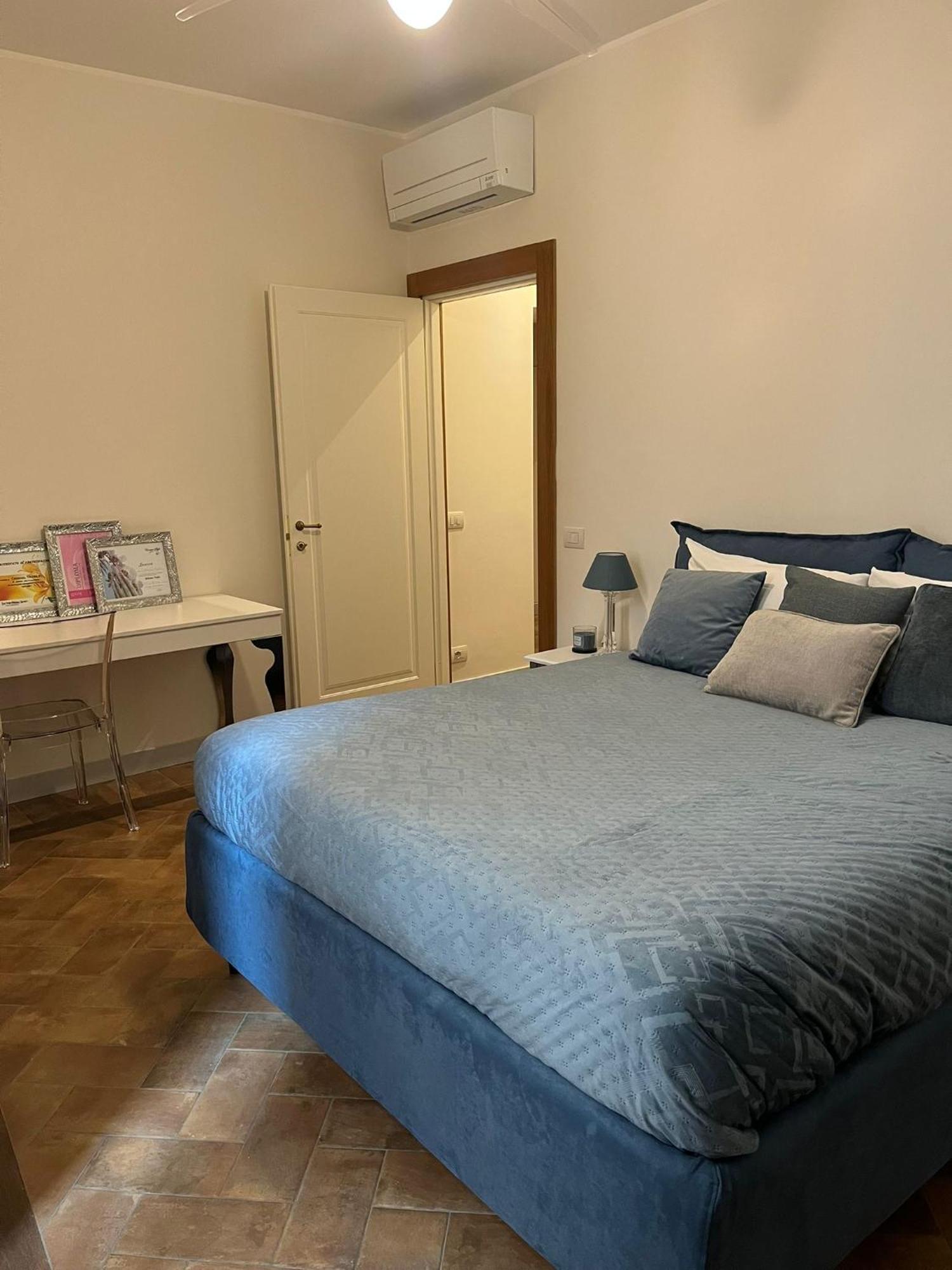 Deluxe Spanish Steps Apartment Rom